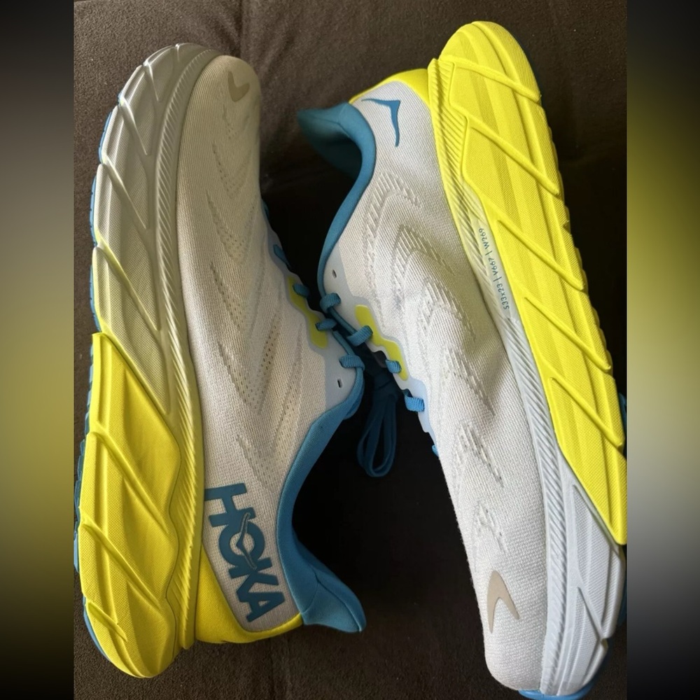Hoka One One Arahi 6 Mens Size 12.5D
Ice Water Evening Primrose